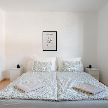 The Dante Villa Apartments Praha Bagian luar foto