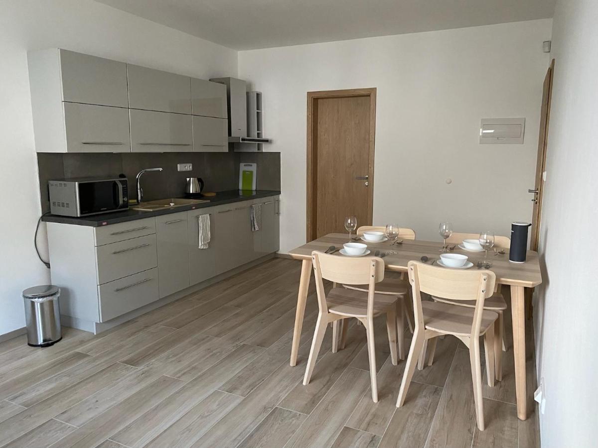 The Dante Villa Apartments Praha Bagian luar foto