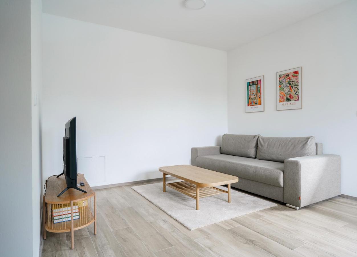 The Dante Villa Apartments Praha Bagian luar foto
