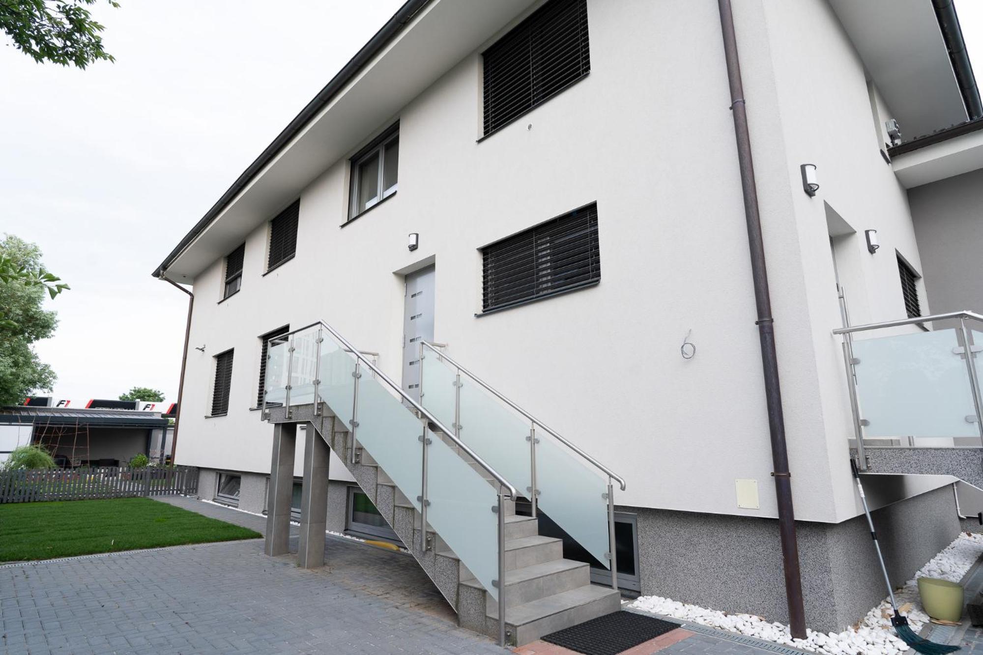 The Dante Villa Apartments Praha Bagian luar foto